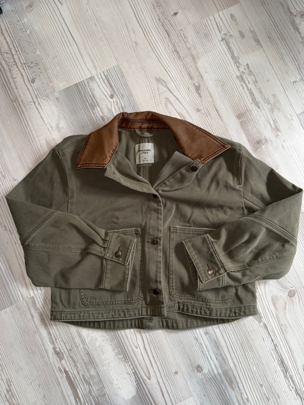 Abercrombie&Fitch Women's Short Twill Barn Jacket, Size Medium